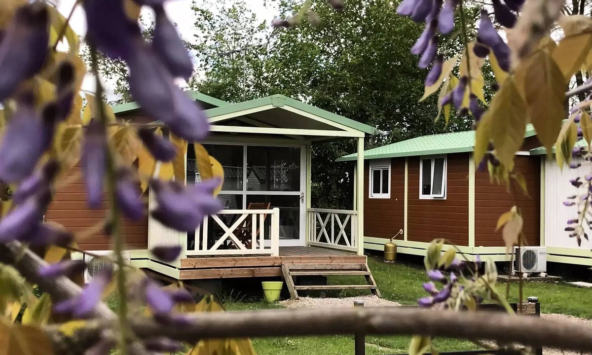 Bresles Ski Chalet | 06-Comfort Chalet 24 m² (2 bedrooms - 1–5 people) + Covered Terrace + TV + Air Conditioning 2–5 people - 2 people included in the rate