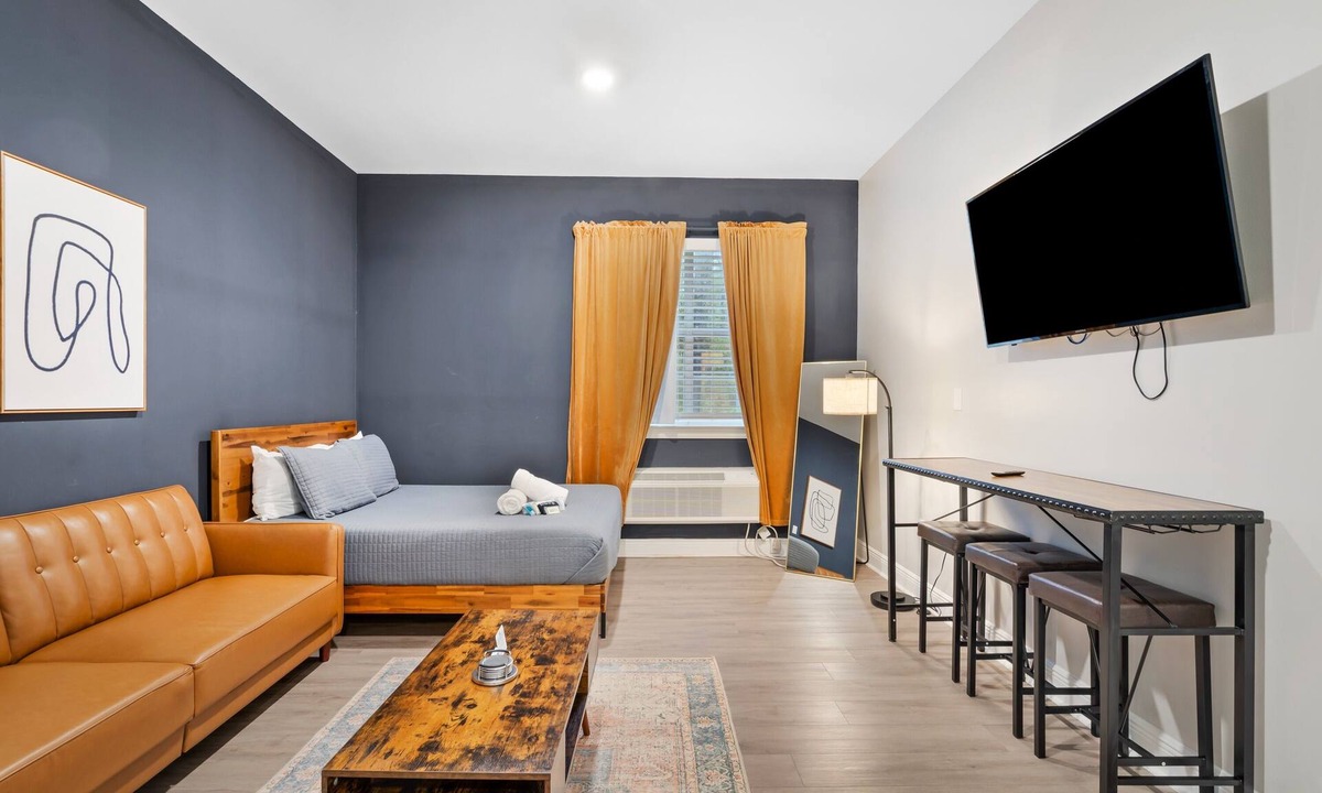 Grand Bay Apartment | 1 Bedroom Apartment at Oak + Fountain - #17