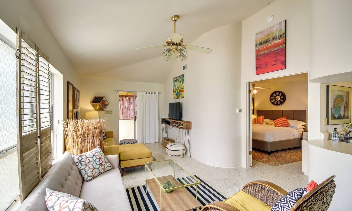 Biloxi Apartment | 1 Block to Beach: Biloxi Hidden Gem w/Gulf View