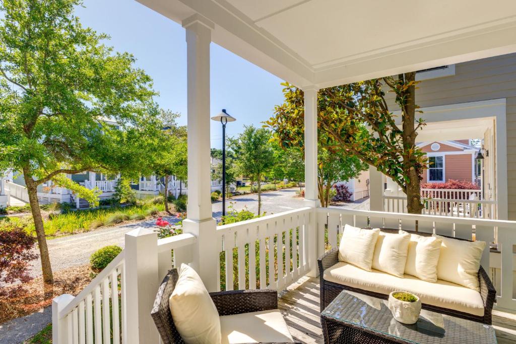 Ocean Springs House | 1 Mi to Downtown: Modern Ocean Springs Cottage