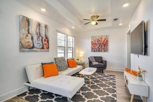 Long Beach House | 1 Mi to Gulf Coast! Couples Retreat in Long Beach