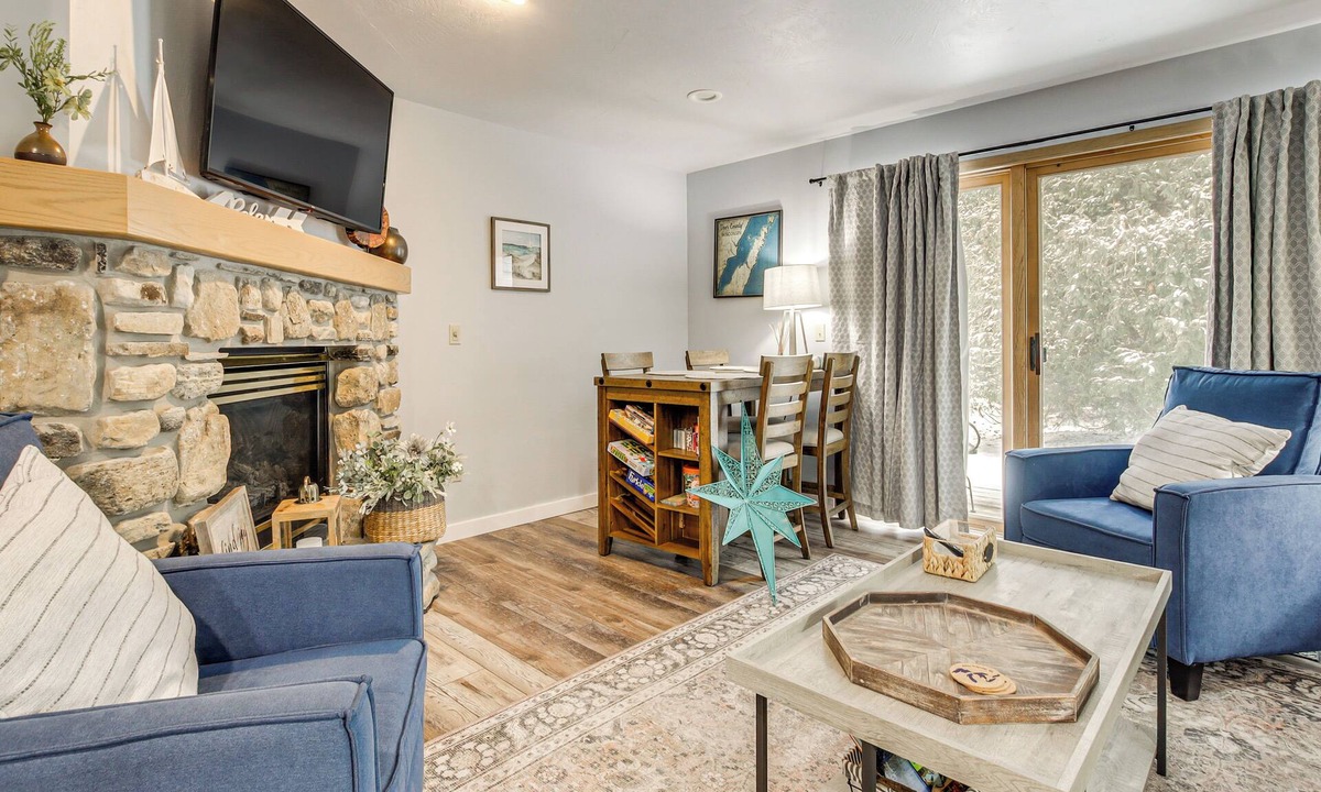 Fish Creek Condo | < 1 Mi to Peninsula State Park: Central Condo
