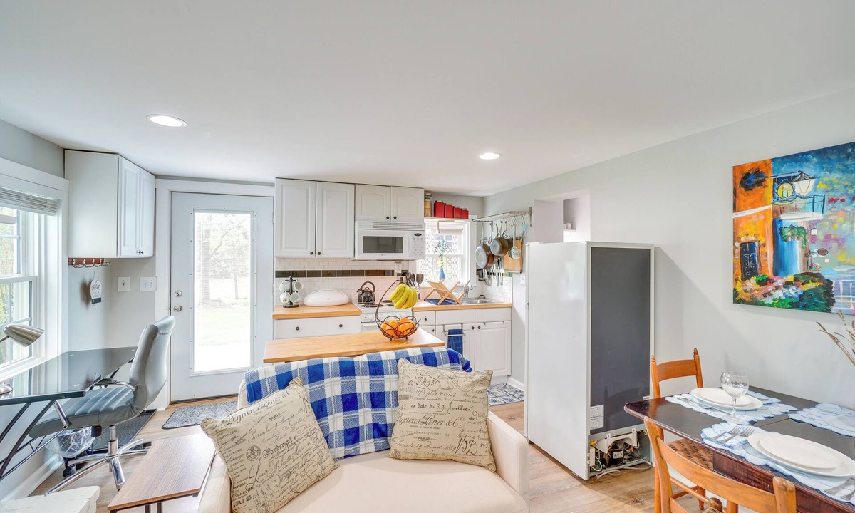 Leesburg Apartment | < 1 Mi to Wineries: Quaint & Cozy Waterford Studio