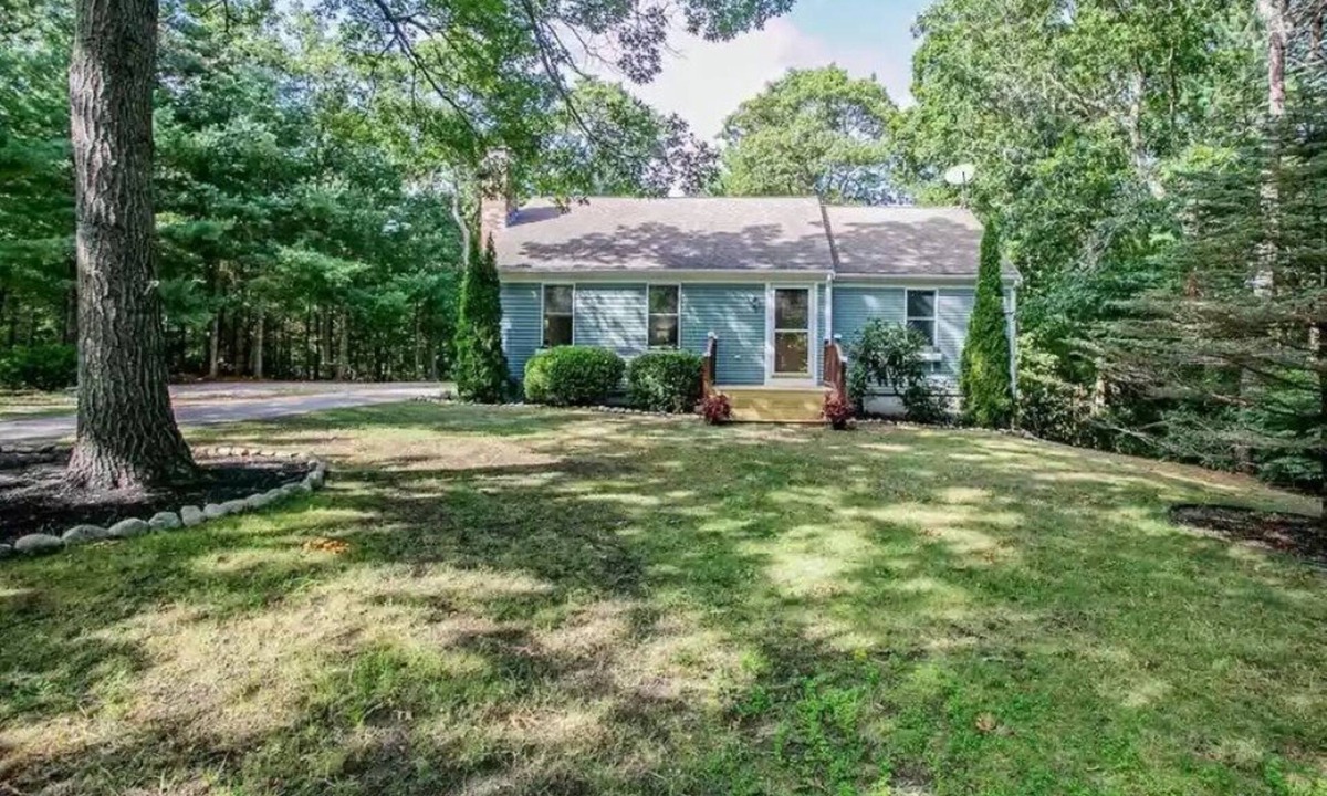 Sandwich House | 1 Timber Way- Tranquil pet-friendly retreat w/pond access