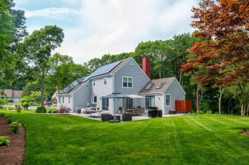 North Falmouth House | 10 min to Old Silver Beach 20 min to Woods Hole
