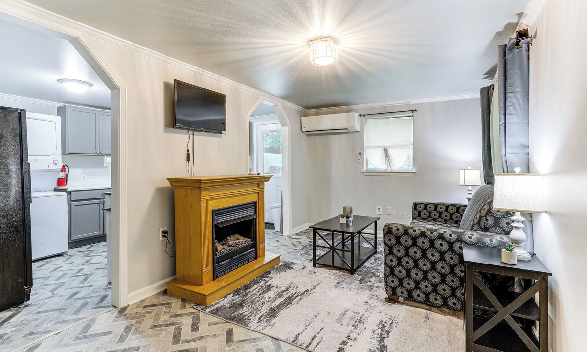 Sunshine House | 14 Mi to Downtown Baton Rouge: Plaquemine Retreat