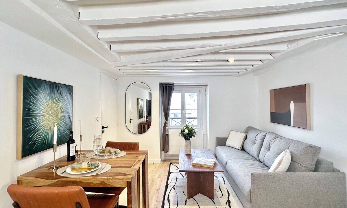Quartier de la Porte-Saint-Denis Apartment | 1533 Petites écuries