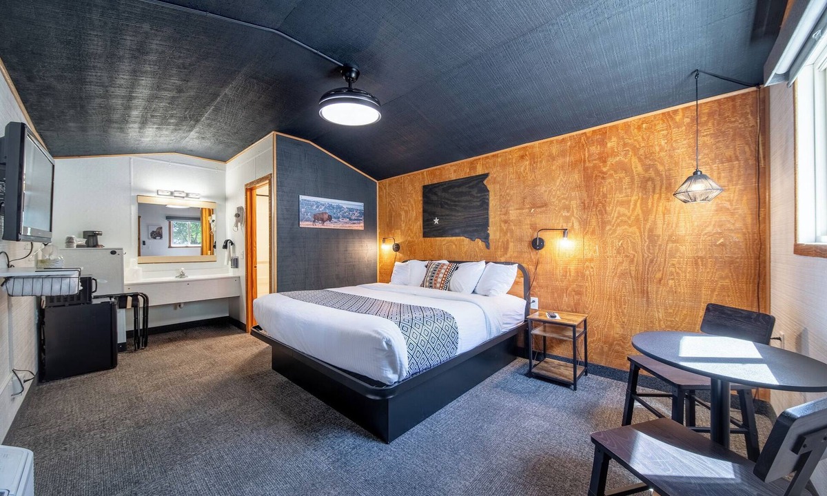 Pinnacles Entrance Badlands Hotel | 16-Hansen Inn & Cabins, Cabin, Single King, No Pets, No Smoking