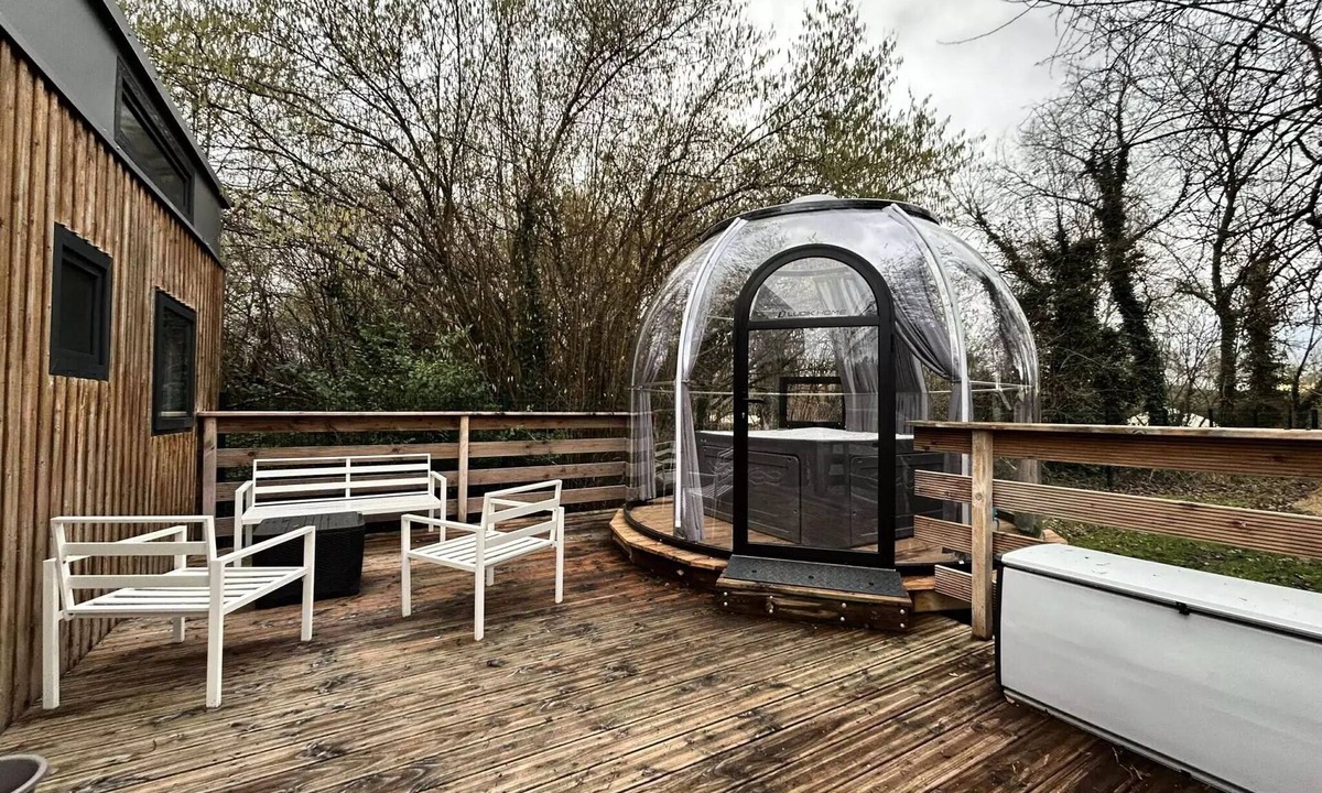 Bresles House | 16-Tiny House 17 m² (2 bedrooms - 1–4 people) + Jacuzzi + Made-up beds + Towels + Beverage kit + TV + Air conditioning 2–4 people - 2 people included