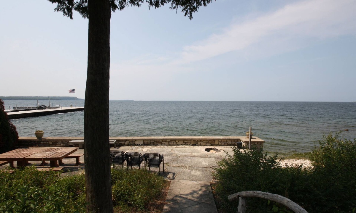 Sister Bay House | 165 feet of Shore Front, Sunset Views! Sleeps 20.