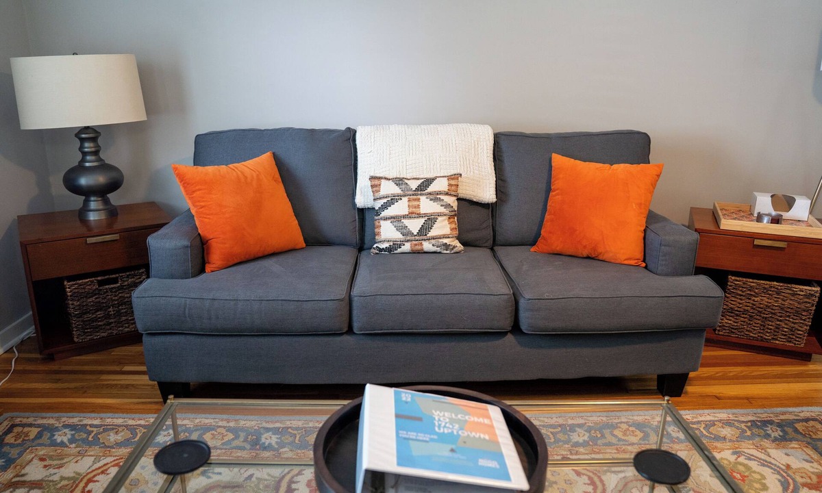Rochester House | 1742 Uptown | 3 bed, walk to Mayo St Marys Campus!