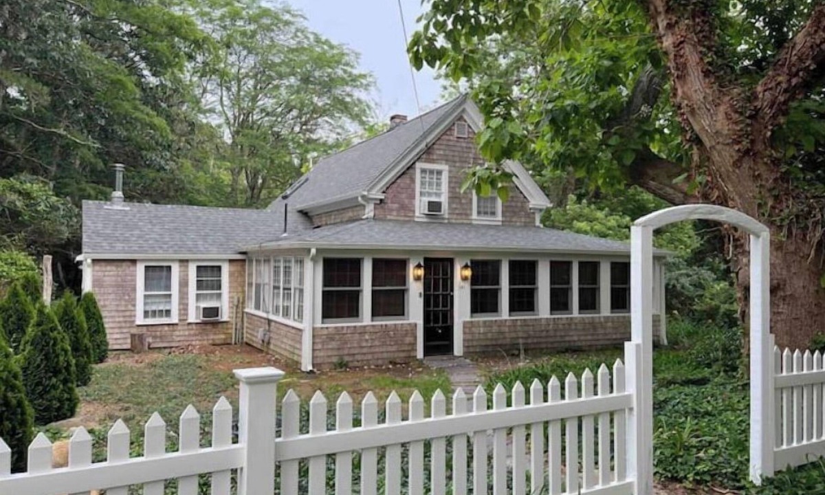 Orleans House | 1850 Orleans Antique Home with path to Arey’s Pond