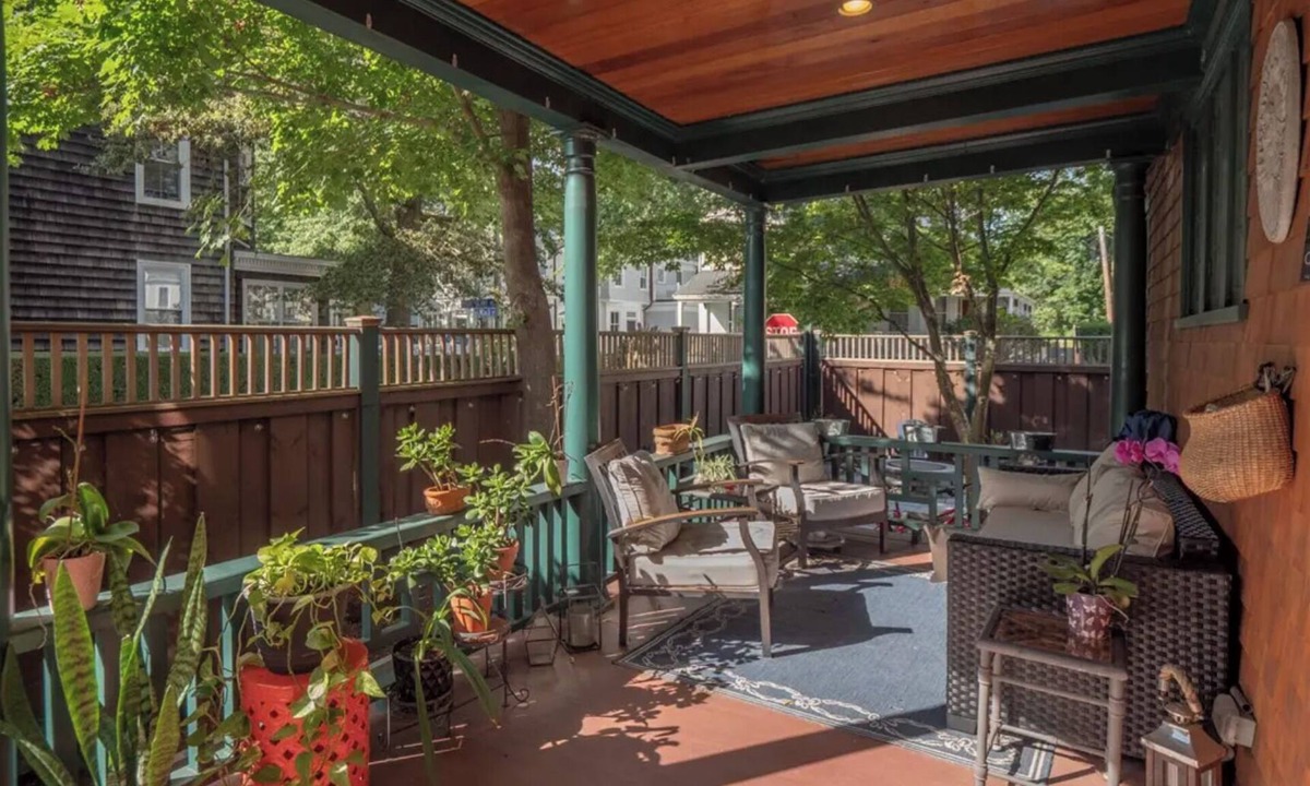 Top of the Hill Apartment | 2-bed 2-bath historic home in Newport, Rhode Island