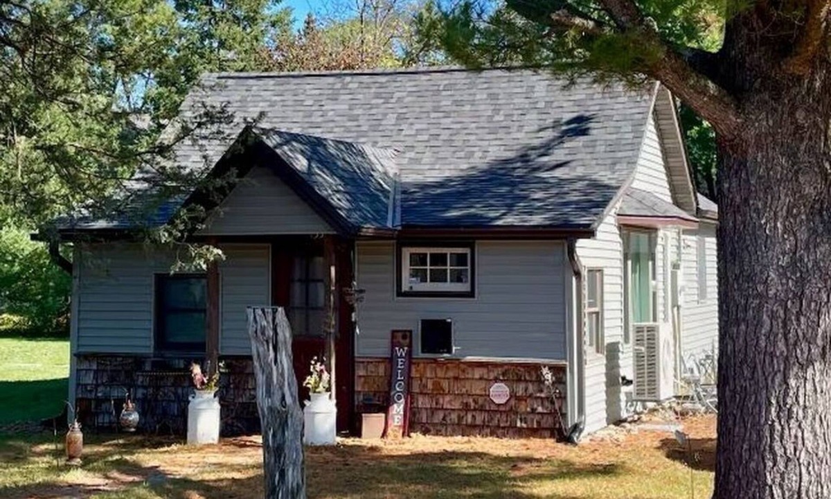 Lake St. Croix Beach Cottage | 2-bedroom cottage/pet friendly/walk to beach/near Afton Alps/hike bike trails