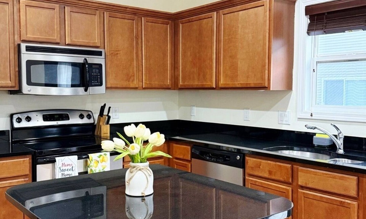West Des Moines House | 2-bedroom and 2.5 bath beautiful and spacious townhome in West Desmoines!