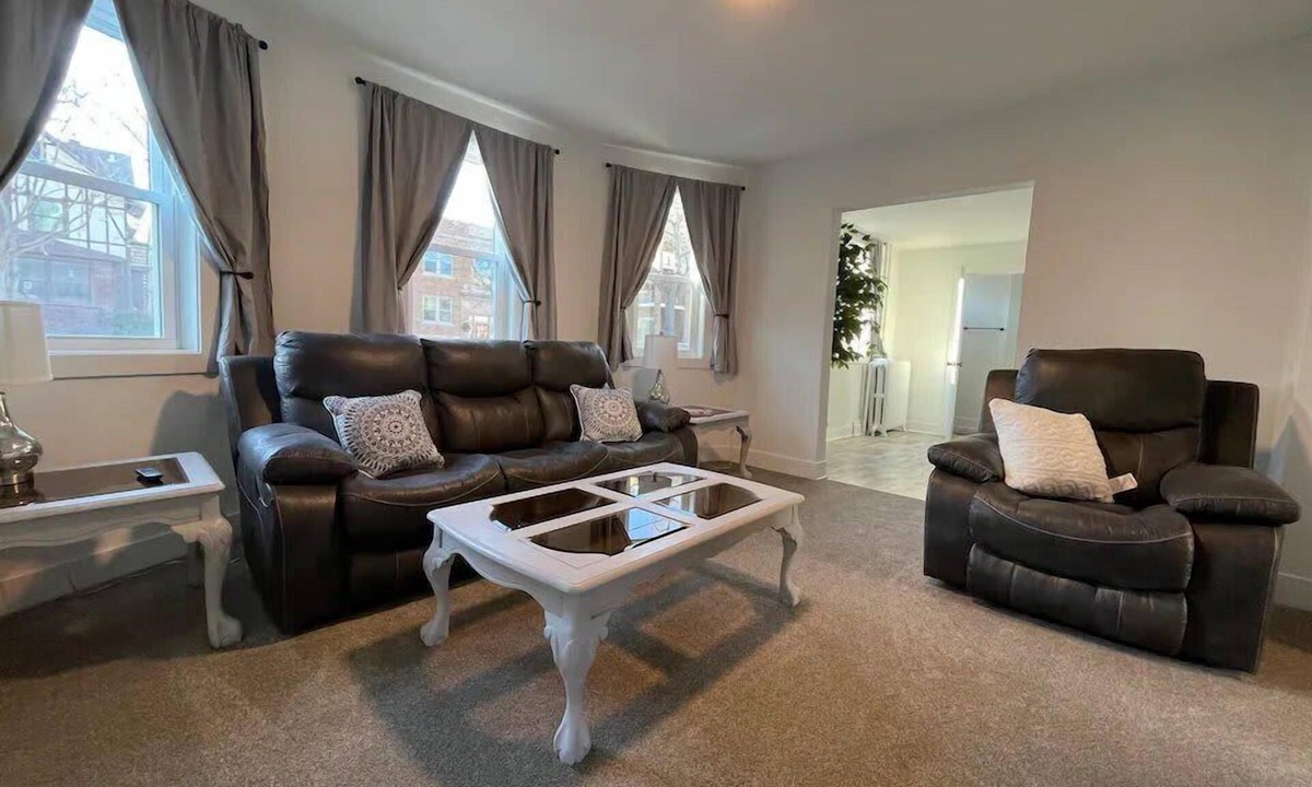 Kutzky Park House | 2 Bedroom Apartment, Walk To Mayo, Free Parking