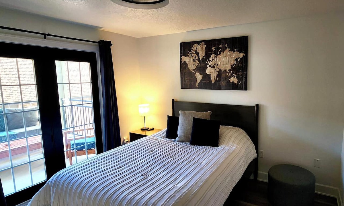 Winterset Condo | 2-Bedroom Condo, 1 block from the Square, Underground parking, Private balcony