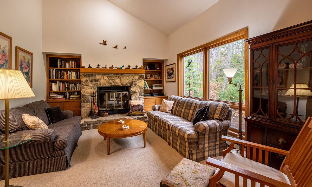 Sister Bay House | 2 bedroom home walking distance to beach, park, marina, restaurants and shopping