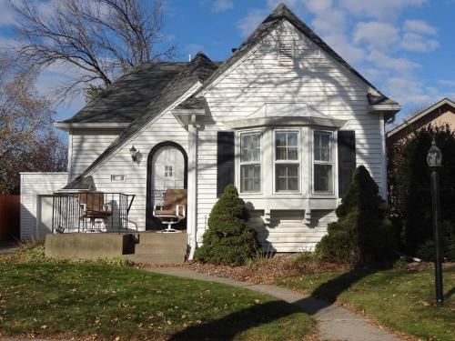 Kutzky Park House | 2 Blks St Marys 2 Main Fl Beds Bath CoveredByFaith