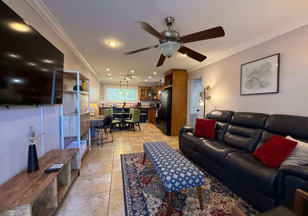 Highlands - Perkins Apartment | 2 BR apartment with laundry pool