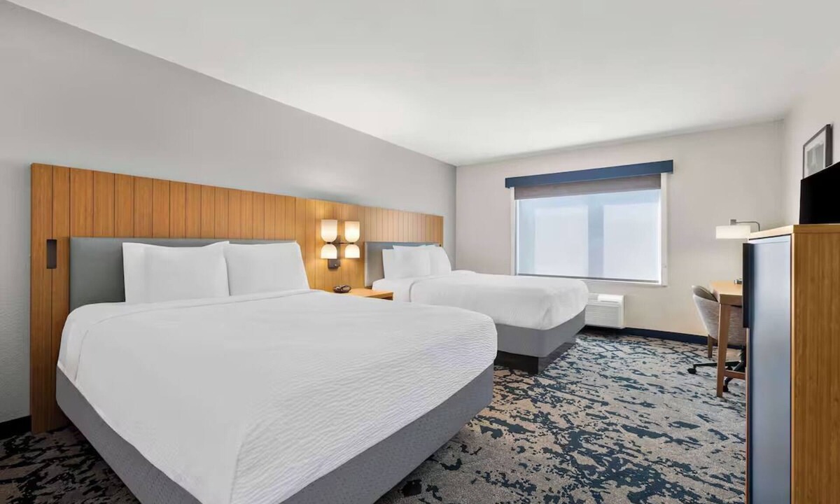 South Baton Rouge Hotel | 2 Contemporary Rooms Near Downtown Attractions w/Easy Pool Access + Breakfast
