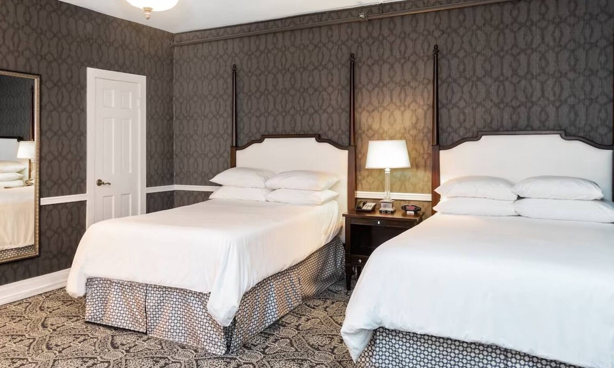 Historic District Hotel | 2 Historic Ambiance Stays for Perfect Getaways | Pets Are Allowed