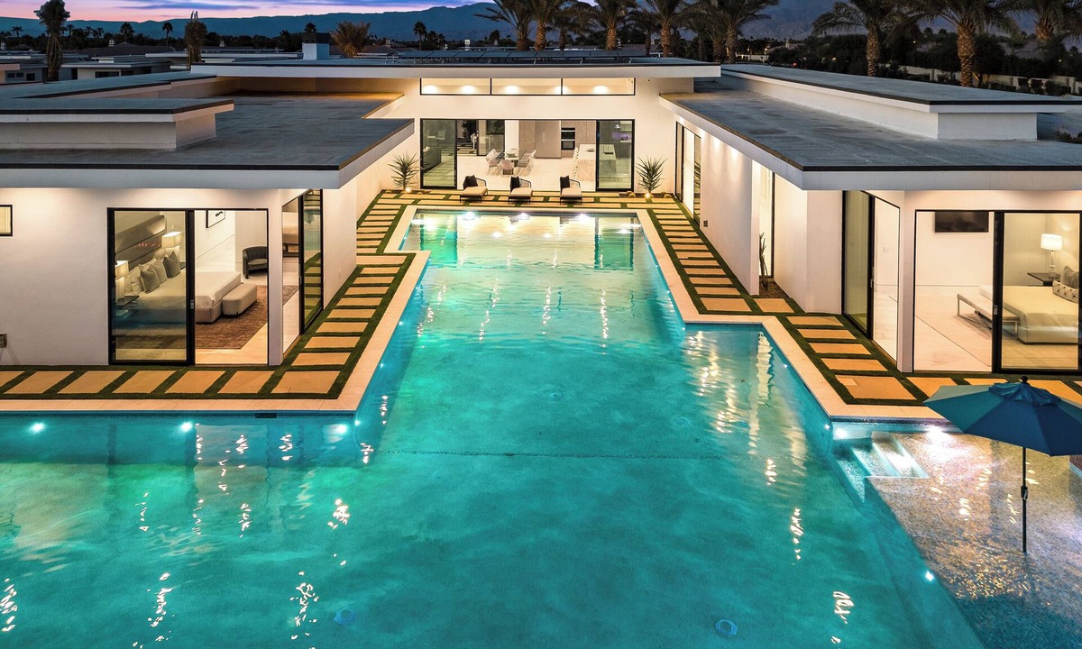 Indio House | 2 Luxury Villas Pickleball Court, Pool, Putting Green | Bravo by AvantStay