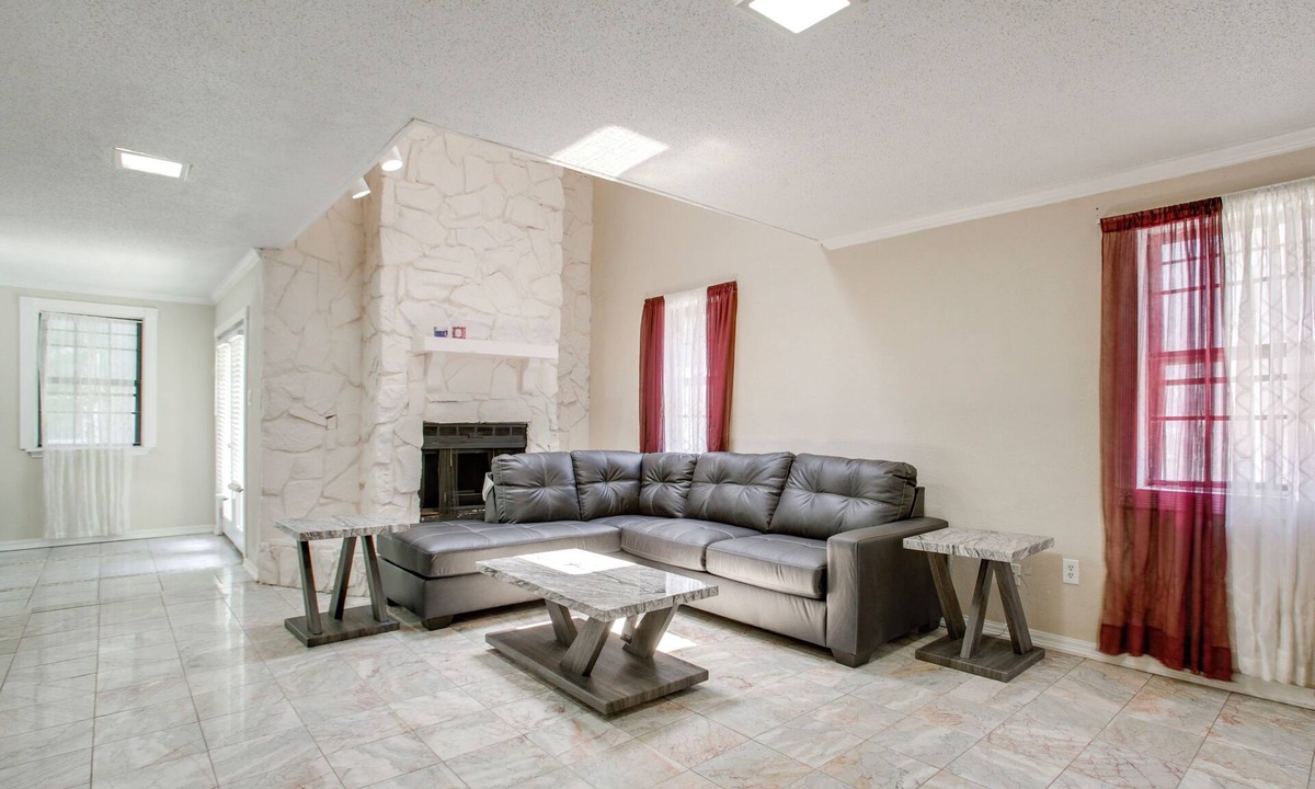 Kenner - Louis Armstrong International Airport House | 2 Mi to Lake! Townhome w/Pool Access in Kenner