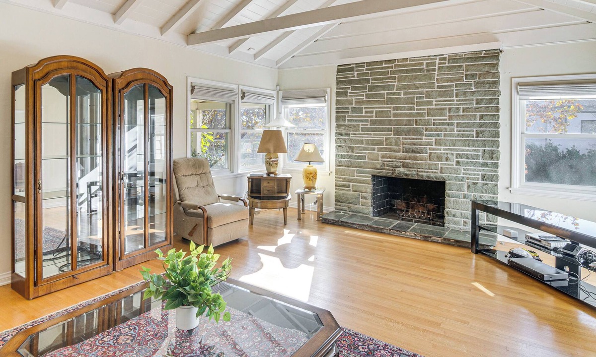 Westwood House | 2 Mi to Rodeo Drive: Ranch-Style Home w/Yard!