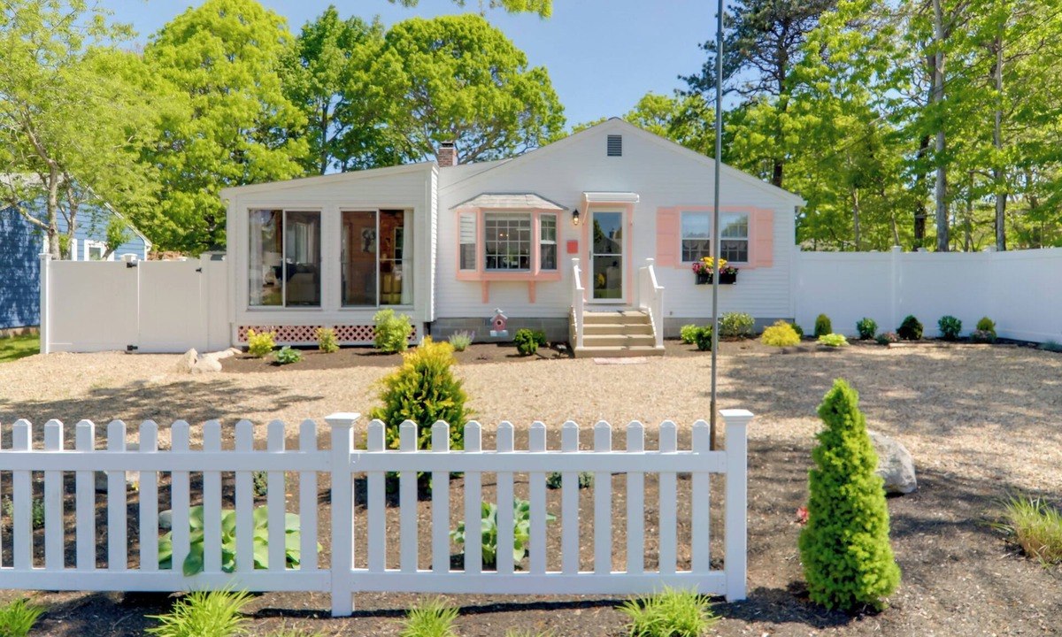 West Yarmouth House | 2 Mi to Seagull Beach: Charming Family Home