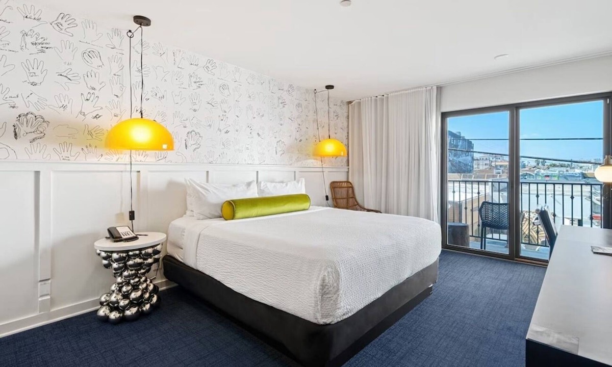 Venice Hotel | 2 Pet friendly Room: Immerse in Venice Vibes with Scenic Balcony Retreat