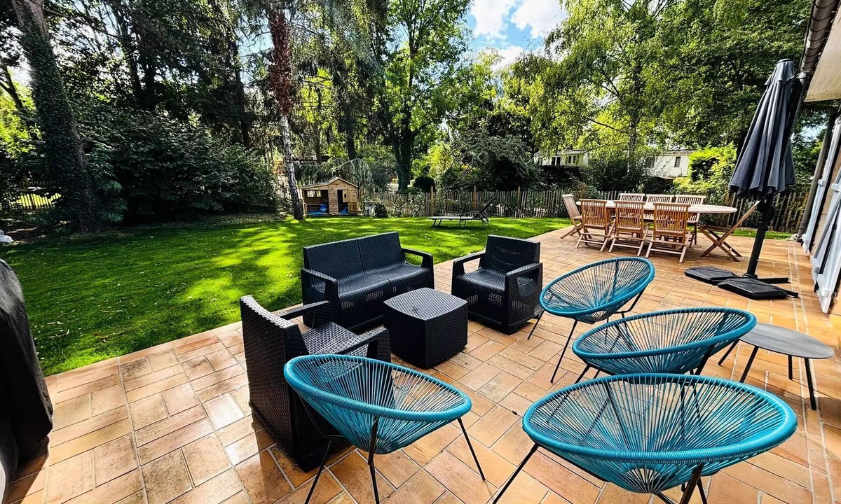 Saint-Maximin Villa | 200-square-meter vacation rental for 2 to 14 people—2 people included in the price