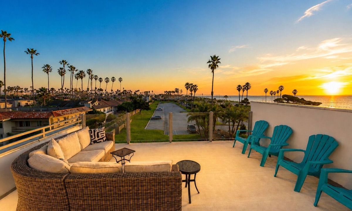 Pierpont Bay House | 25% Off Aug 20-23! Walk To Beach, W/Rooftop Deck*