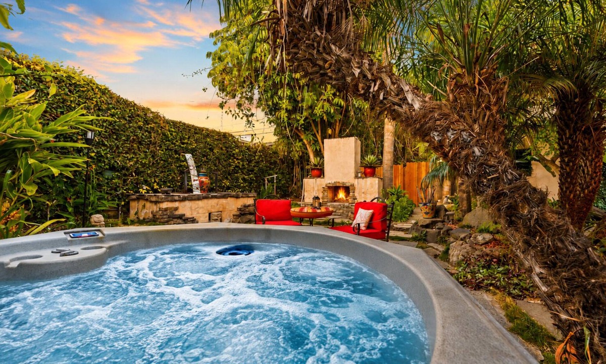 Ventura House | 25% Off August! Perfect For Families -Hot Tub*