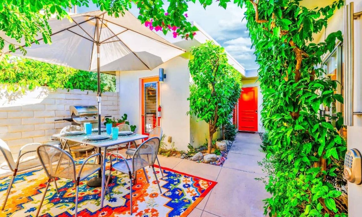 Uptown Design District Apartment | 25% Off July! Amazing Reviews, Pool & Jacuzzi*