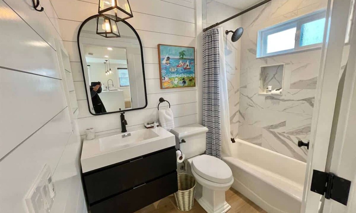 West Newport House | 2BATH LUX Casita 216B | Ocean and Bay Steps Away