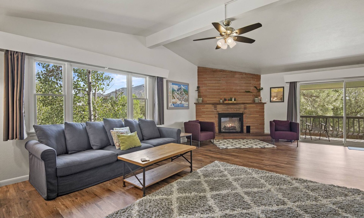 Flagstaff House | 2bd/2ba with A/C Near Downtown, Trails, NAU & Hwy to Canyon