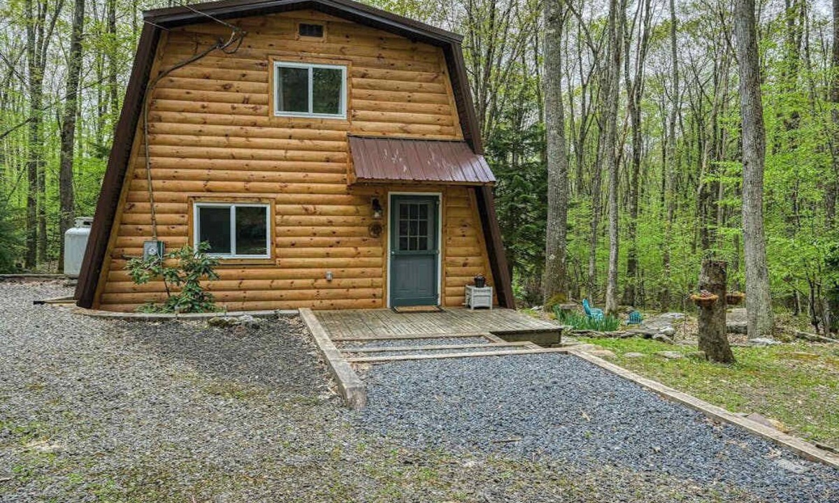 Crellin Ski Chalet | 2BR - Forest Cabin - Fire Pit