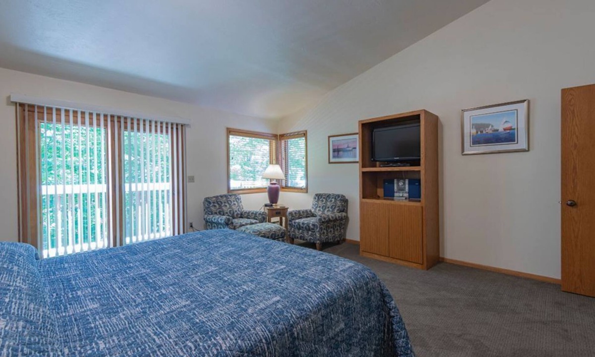 Baileys Harbor Condo | 2BR Lakefront Condo: Sauna, Indoor Pool, & Stunning Views