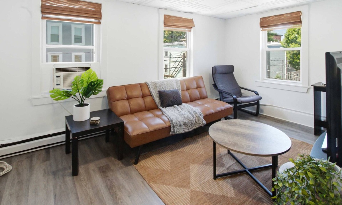 Jeffries Point Apartment | 2BR Near Airport, public transit to downtown!
