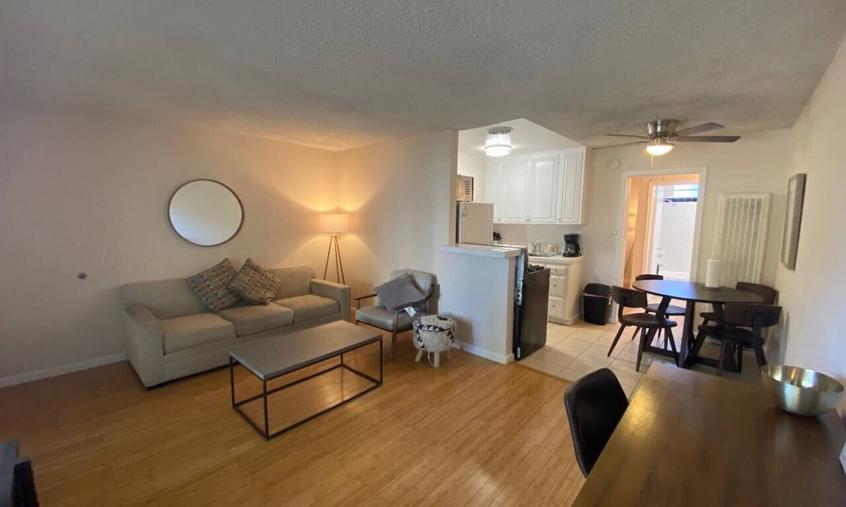 Ocean Park House | 2nd st. Beach Apartment.