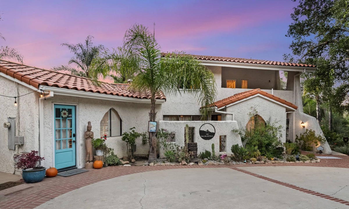 Calabasas House | 3-acre Monte Nido mountain-view estate with guest house, private pool & spa