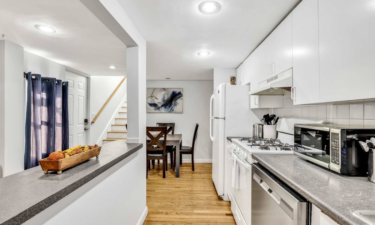 East Cambridge Apartment | 3 Bed 1 Bath