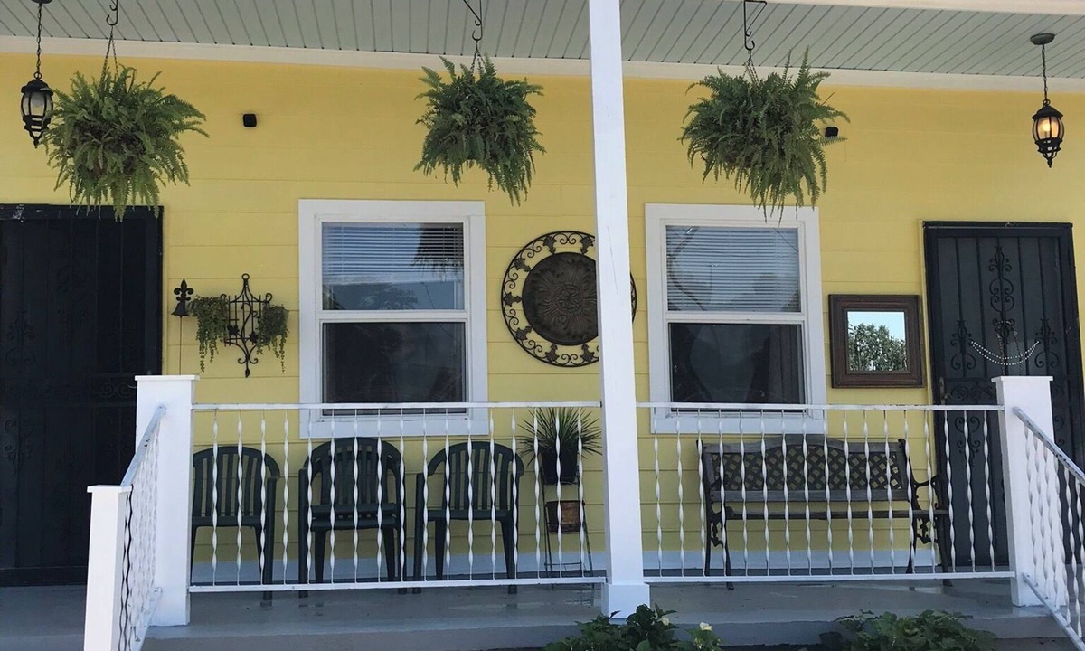 Hoffman Triangle House | 3 BEDROOM 2 miles from French quarter
