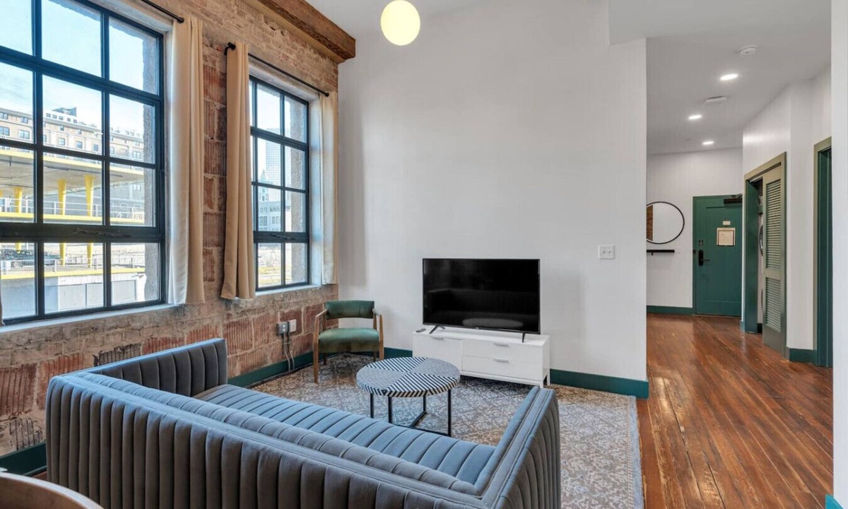 French Quarter Bed & Breakfast | 3 Bedroom Apartment, French Quarter, Rooftop Pool, Walk to Bourbon St