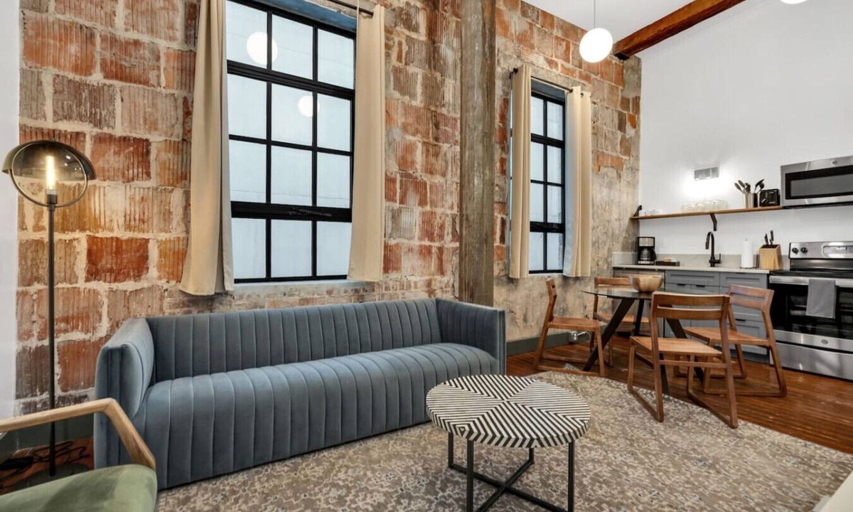 French Quarter Bed & Breakfast | 3 Bedroom Apartment, French Quarter, Walk Everywhere, Pool, Streetcar