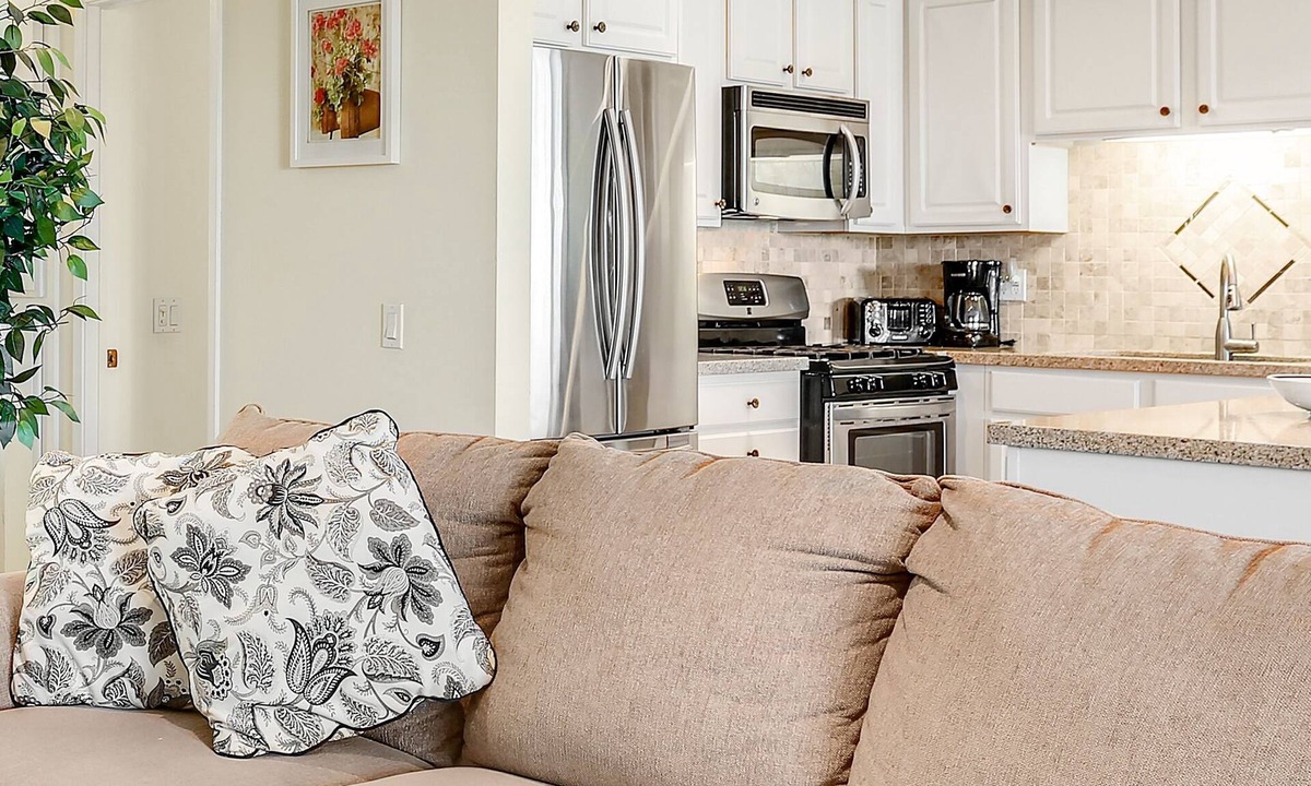 Little Tuscany Condo | 3-bedroom condo in Old Las Palmas, Palm Springs. Pool and Hot Tub!