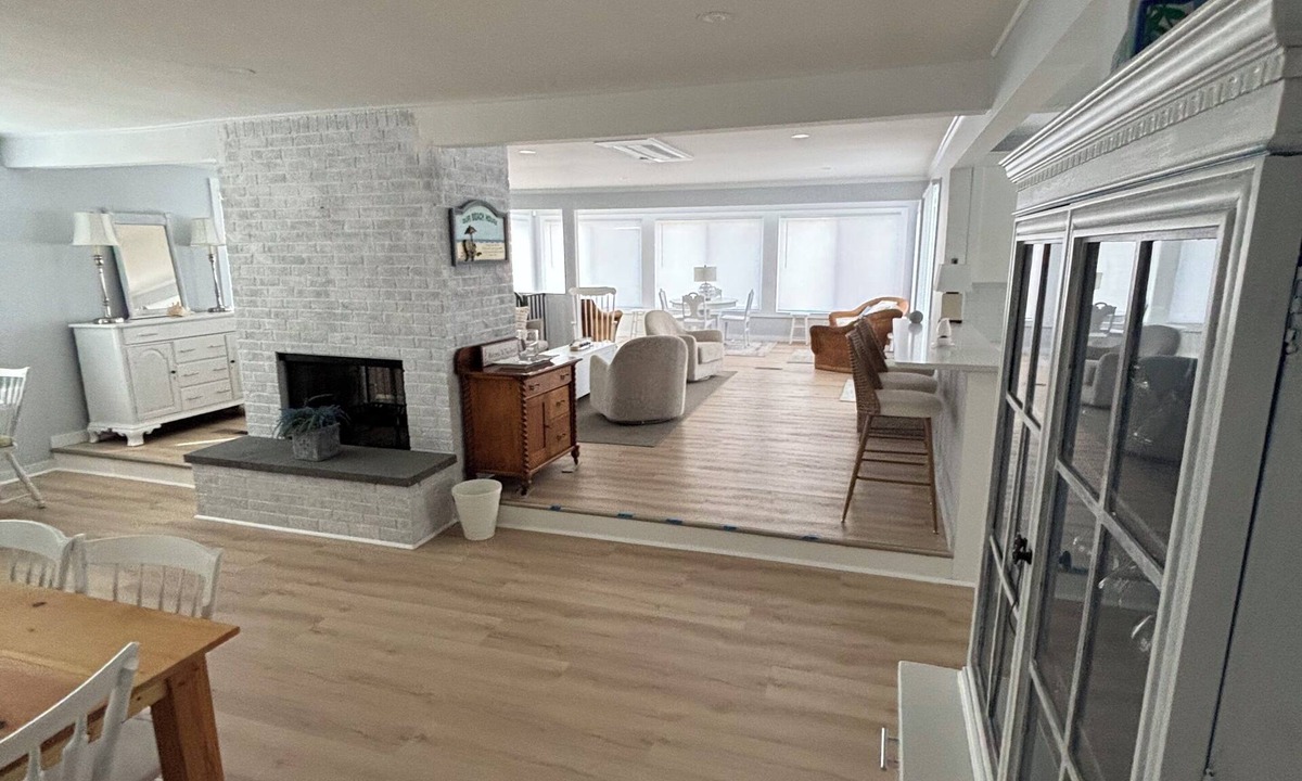Bonnet Shores House | 3-bedroom house in bonnet Shores walk to the beach pond view weekly rental