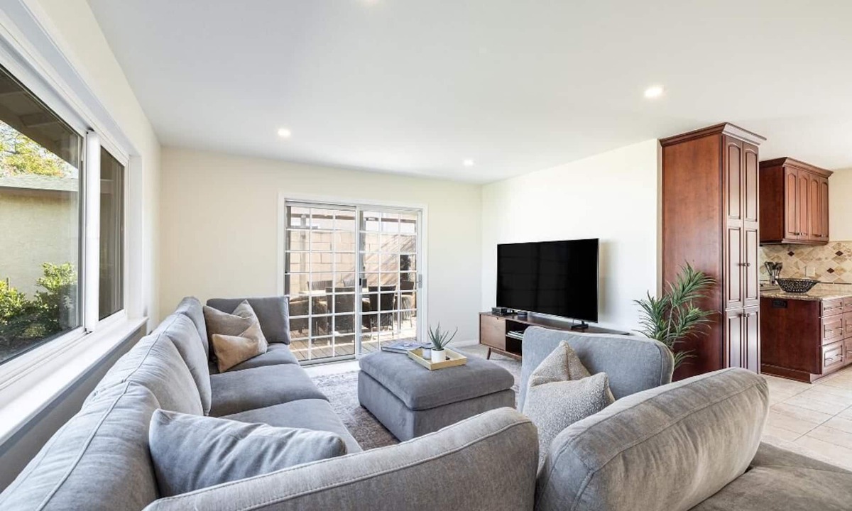 Simi Valley House | 3-bedroom house in tranquil Simi Valley with AC for relaxing stays