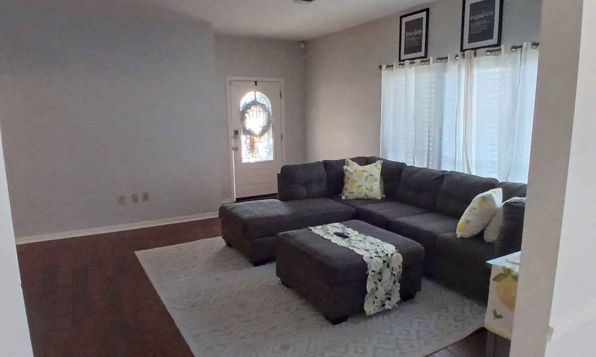 Shenandoah House | 3-Bedroom House, private, off-street, covered parking, near food, shopping, fun